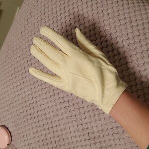 1940s White Cream Leather Pearl Vintage Short Pinup Gloves Size Small, S, 7